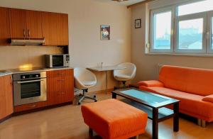 Kuchyňa alebo kuchynka v ubytovaní Cozy 1 bed top floor apartment in the Old town Bratislava
