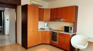 Kuchyňa alebo kuchynka v ubytovaní Cozy 1 bed top floor apartment in the Old town Bratislava