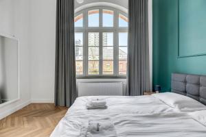 Posteľ alebo postele v izbe v ubytovaní Apartments Waterlane Vintage & by Noclegi Renters