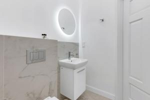Kúpeľňa v ubytovaní Apartments Waterlane Vintage & by Noclegi Renters