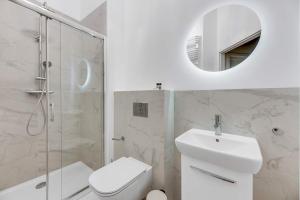Kúpeľňa v ubytovaní Apartments Waterlane Vintage & by Noclegi Renters + 37 fotografií