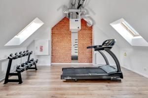 Posilňovňa alebo fitness centrum v ubytovaní Apartments Waterlane Vintage & by Noclegi Renters