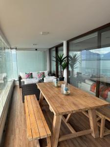 Posezení v ubytování Depto. orilla de lago Villarrica