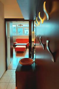 Posedenie v ubytovaní Cozy 1 bed top floor apartment in the Old town Bratislava