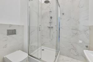 Kúpeľňa v ubytovaní Apartments Waterlane Vintage & by Noclegi Renters