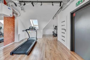 Posilňovňa alebo fitness centrum v ubytovaní Apartments Waterlane Vintage & by Noclegi Renters