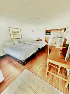 Postel nebo postele na pokoji v ubytování Vip inn and suites