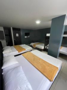 Postel nebo postele na pokoji v ubytování Hotel Escorial Ibagué