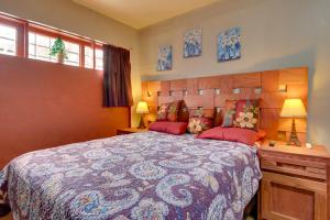 a bedroom with a large bed and two lamps at 2 Mi to Shopping and Dining Santa Rosa Studio in Santa Rosa