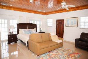 Χώρος καθιστικού στο Tangerine Sunsets Satsuma One