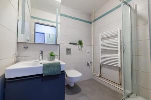 Koupelna v ubytování Hotel U Nádraží + 23 fotografií