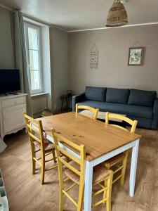 Część wypoczynkowa w obiekcie Escale en Ville Appart entier T2 centre ville de Cherbourg