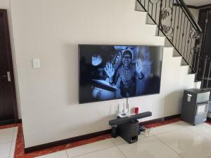 a tv on a wall with a picture on it at Luxury 0ne in Trevallyn