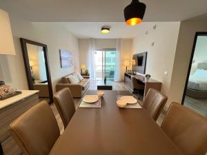 a dining room and living room with a table and chairs at Splendid apartment for 4 pax partial view of the beach in Hollywood M in Hollywood