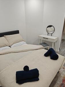 two beds in a bedroom with two towels on them at Newly Furnished Modern 1 bedroom City Apartment in Leicester +12 photos