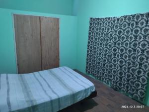 a bedroom with a bed and a wooden cabinet at Casa ilusión in Artilleros +1 photo