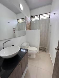 a bathroom with a sink and a toilet and a shower at Casa de campo D&G in Carmen de Apicalá