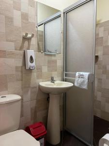 Koupelna v ubytování Vanko Hotel