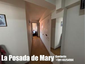 a hallway of a room withla poscapa de maraney at La Posada de Mary Departamento 1 in Sucre