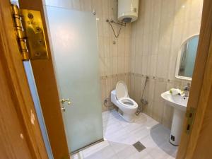 Ένα μπάνιο στο Hostel Tuwaiq