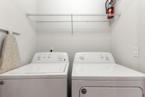 Letto o letti in una camera di Show Stopping 5bdr45bath Villa Wpool