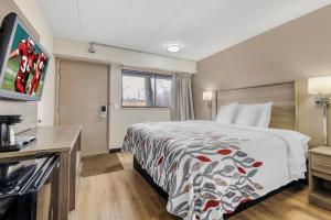 Voodi või voodid majutusasutuse Red Roof Inn Parsippany toas