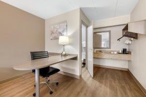 Köök või kööginurk majutusasutuses Red Roof Inn Parsippany