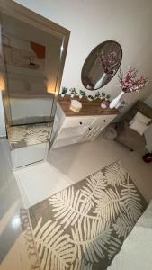 a room with a mirror and a table and a rug at Luxury Style Apartment Sari Street in Jeddah +11 photos
