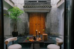 Fotografie z fotogalerie ubytování 江南赋园林私汤设计师民宿 v destinaci Guanqiaocun