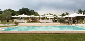 Bazén v ubytování I Sicomori - Seme di Carota - Glamping e appartamenti con piscina a Saturnia nebo v jeho okolí
