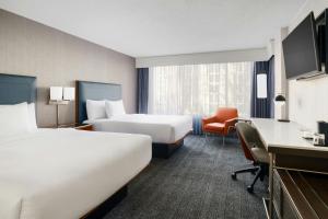 Postel nebo postele na pokoji v ubytování Courtyard by Marriott Atlanta Buckhead