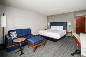 Postel nebo postele na pokoji v ubytování Courtyard by Marriott Atlanta Buckhead
