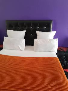 Voodi või voodid majutusasutuse Platinum inn pty ltd toas +9 fotot