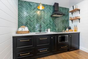 Photo de la galerie de l'établissement The Strand at The Vineyard McLaren Vale - King BR, Comp Minibar, Breakfast Prov, Fireplace, à Blewitts Springs