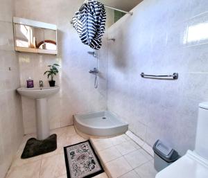 Koupelna v ubytování Villa Mauricienne à Calodyne - Piscine privée - 200m plage