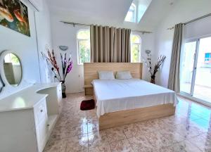 Postel nebo postele na pokoji v ubytování Villa Mauricienne à Calodyne - Piscine privée - 200m plage + 26 fotografií