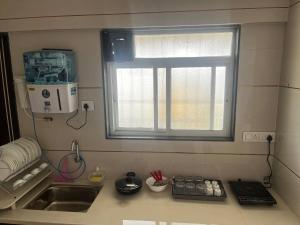 Anahat Host all Back Packer 2BHK 2 Bed AC的厨房或小厨房