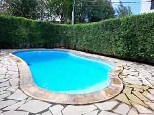 Bazén v ubytování Villa Mauricienne à Calodyne - Piscine privée - 200m plage nebo v jeho okolí