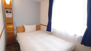 Postel nebo postele na pokoji v ubytování Toyoko Inn Niigata Ekimae