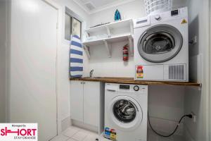 Φωτογραφία από το άλμπουμ του One-Bedroom Apartment on Summer σε Orange