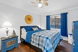 Gallery image of Lake front 4 bed rooms in Lower Lake +41 photos