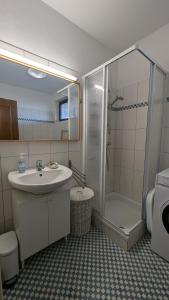 Ένα μπάνιο στο grünraum Apartment +5 φωτογραφίες