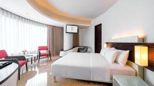 Rúm í herbergi á Sensa Hotel Bandung