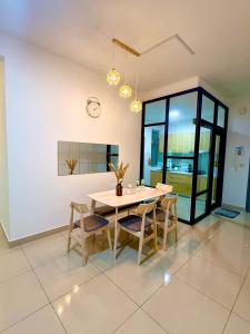 Fotografie z fotogalerie ubytování Meridin Bayvue Sea View Homestay by JP v destinaci Masai