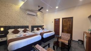 Postel nebo postele na pokoji v ubytování Shri Katyayani Palace + 46 fotografií