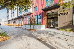 an empty street in front of a building at Blueground Berkeley AC wd nr UC Theatre SFO-1814 in San Francisco
