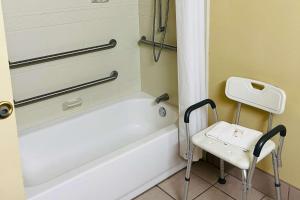 Koupelna v ubytování Quality Inn I-75 West Chester-North Cincinnati