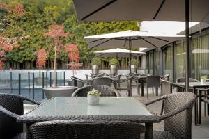 A restaurant or other place to eat at AC Hotel Atocha by Marriott