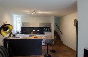 a kitchen with a counter and a kitchen island at Ferienappartement in der Spielestadt in Ravensburg