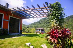 En generel udsigt til bjerge eller udsigt til bjerge taget fra feriehuset